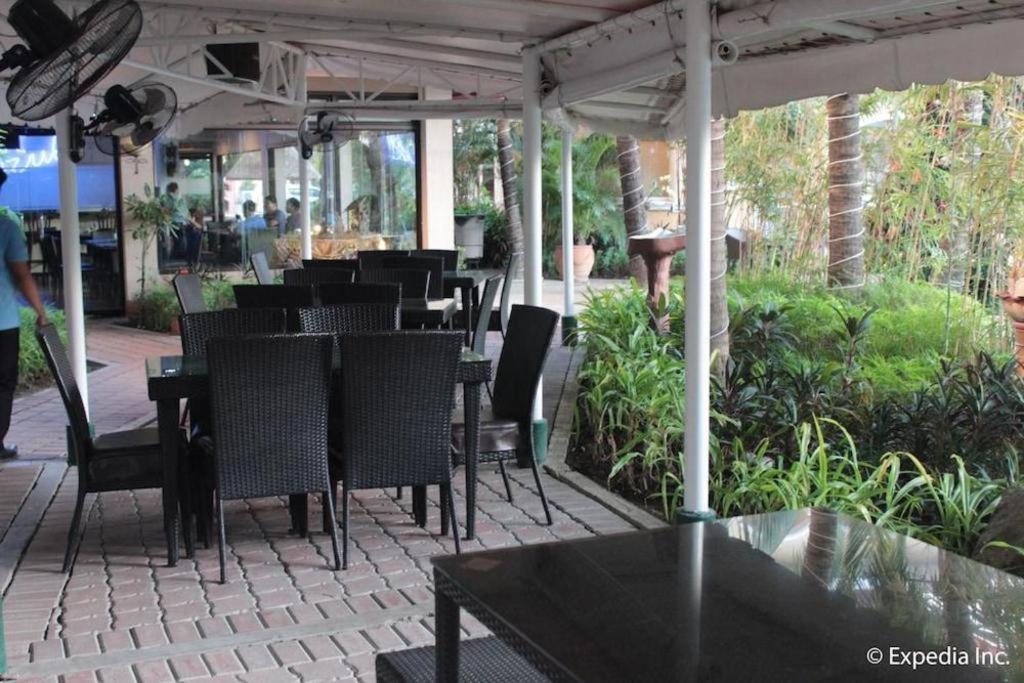 Moonbay Marina The Villas Olongapo Exterior photo